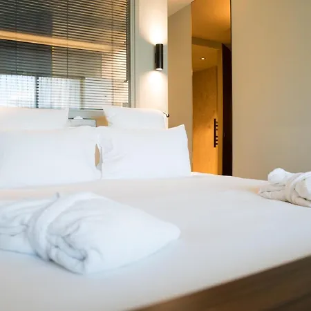 Western Premier Clos Syrah & Hotel Valence (Drome)