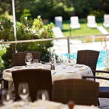 Western Clos Syrah Hotel